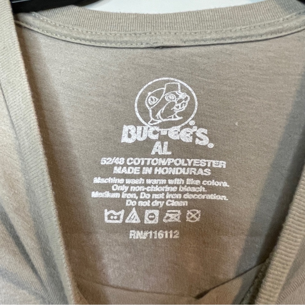 Buc-ee's T-Shirt Beige Gas Station Logo Greetings From Alabama Graphic Size L - Picture 4 of 4